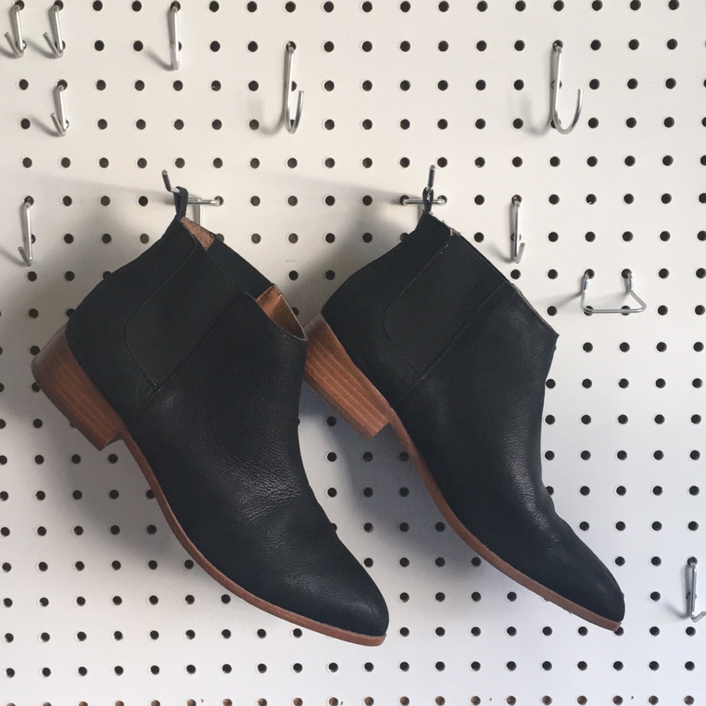 GAP Leather Chelsea Boots